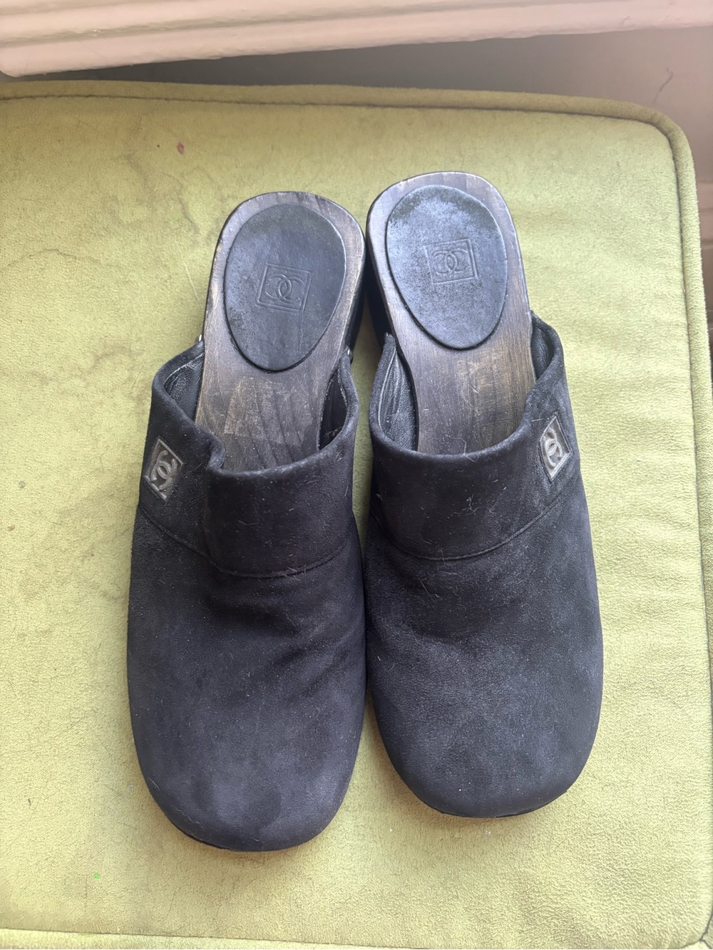CHANEL Black Suede Mule Clogs with CC Emblem - Picture 4 of 5